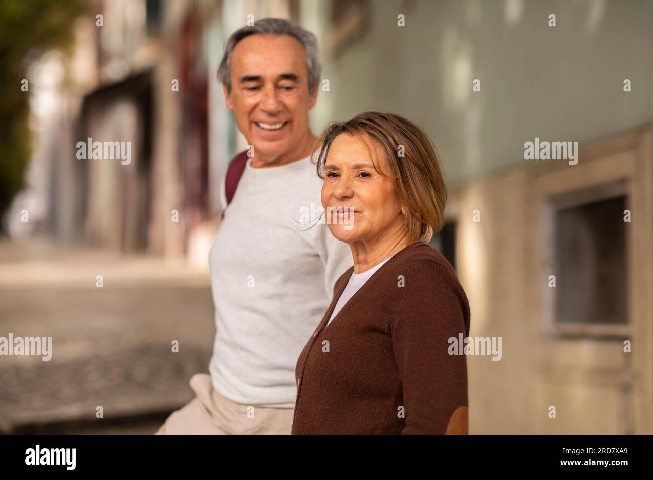 Portrait de Senior Tourists couple Walking Outdoor, Selective Focus Banque D'Images