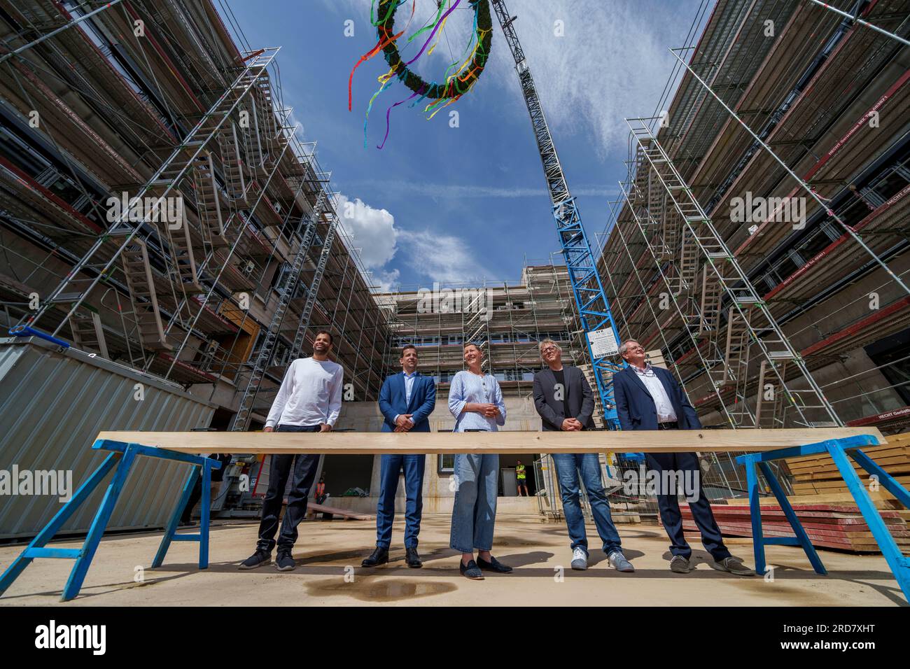 Mayence, Allemagne. 19 juillet 2023. François Perrineau (de gauche à  droite), Directeur de la gestion des laboratoires et des infrastructures,  Nino Haase (non partie), maire de Mayence, Heike Lischka, responsable des  mesures