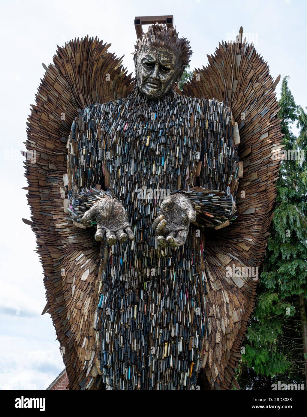 The Knife Angel - sculpteur par Alfie Bradley - exposé à Lichfield, Staffordshire, Angleterre, Royaume-Uni Banque D'Images
