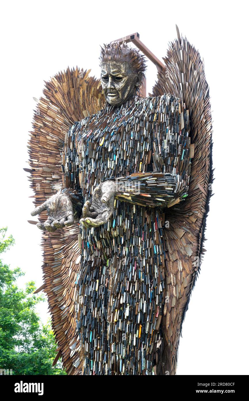 The Knife Angel - sculpteur par Alfie Bradley - exposé à Lichfield, Staffordshire, Angleterre, Royaume-Uni Banque D'Images