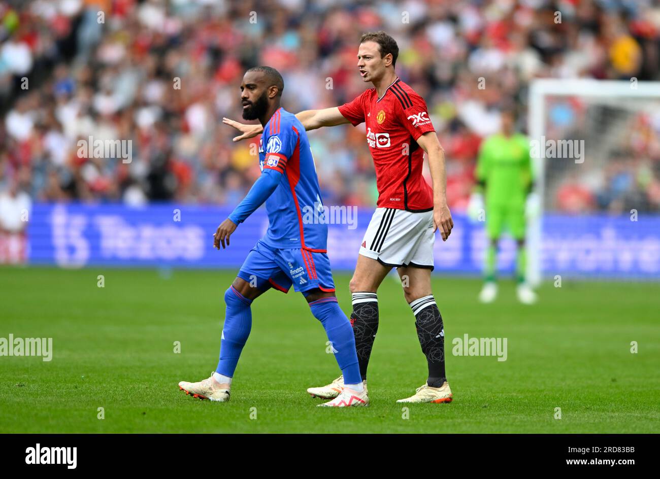 Edimbourg, Royaume-Uni. 19 juillet 2023. Alexandre Lacazette de Lyon et Jonny Evans de Manchester United lors du match amical de pré-saison au Murrayfield Stadium, Édimbourg. Le crédit photo devrait se lire : Neil Hanna/Sportimage crédit : Sportimage Ltd/Alamy Live News Banque D'Images