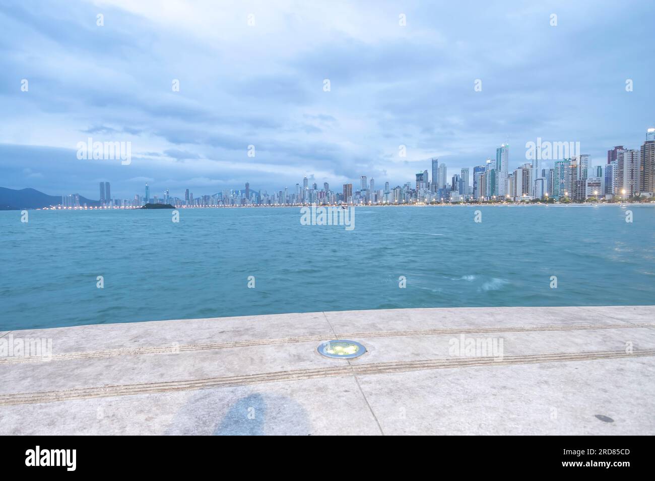 Balneário camboriú-SC,brasil-juillet 17,2023,ville entière avec des bâtiments et l'océan en vue,silhouette de la ville. Banque D'Images