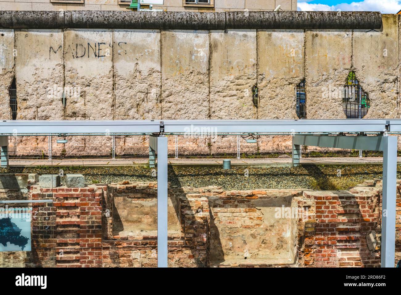 Topographie de la terreur Gestapo Headquarters Cellar où des prisonniers ont torturé des restes du parc public du mur de Berlin mur de Berlin. Mur séparé Berlin Ouest f Banque D'Images