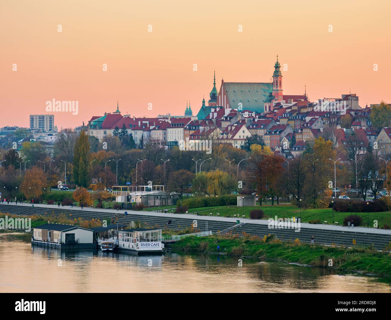 Vue sur la Vistule vers la vieille ville au coucher du soleil, Varsovie, Voïvodie de Masovie, Pologne, Europe Banque D'Images