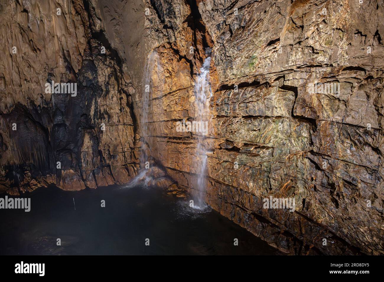 Les grottes de Stiffe sont un complexe de grottes karstiques situées près de Stiffe, dans la municipalité de San Demetrio ne' Vestini, dans les Abruzzes, inclus dans la Sirente Banque D'Images