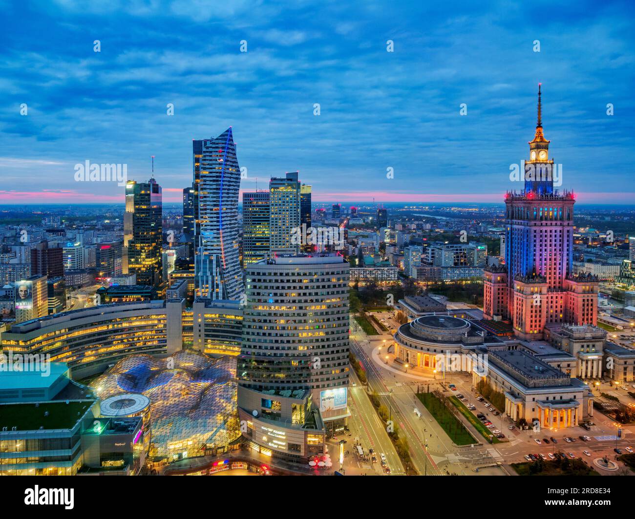 Skyline du centre-ville et Palais de la Culture et de la Science au crépuscule, vue surélevée, Varsovie, Voïvodie de Masovie, Pologne, Europe Banque D'Images