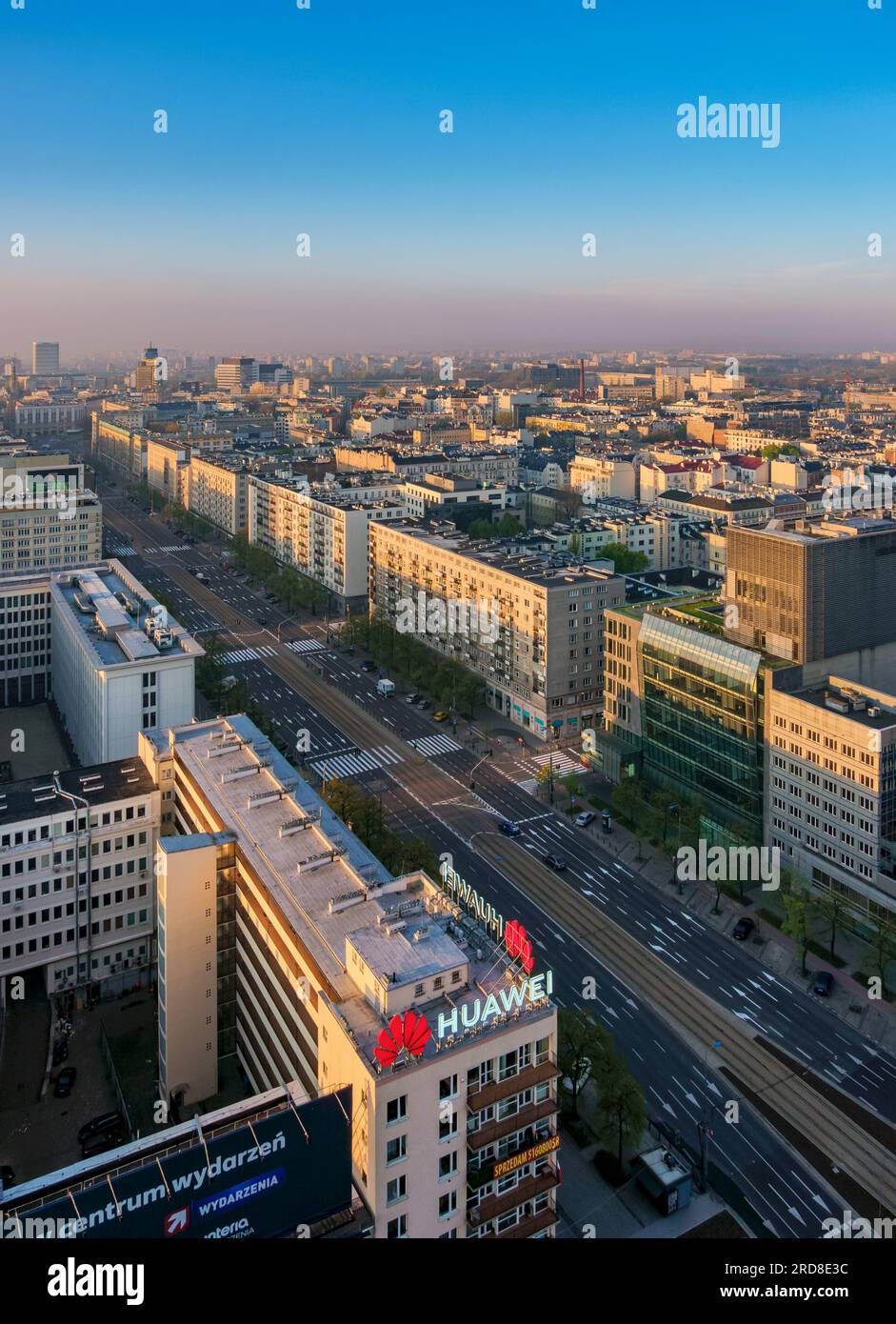 Marszalkowska Street et City Centre Skyline au lever du soleil, vue surélevée, Varsovie, Voïvodie de Masovien, Pologne, Europe Banque D'Images