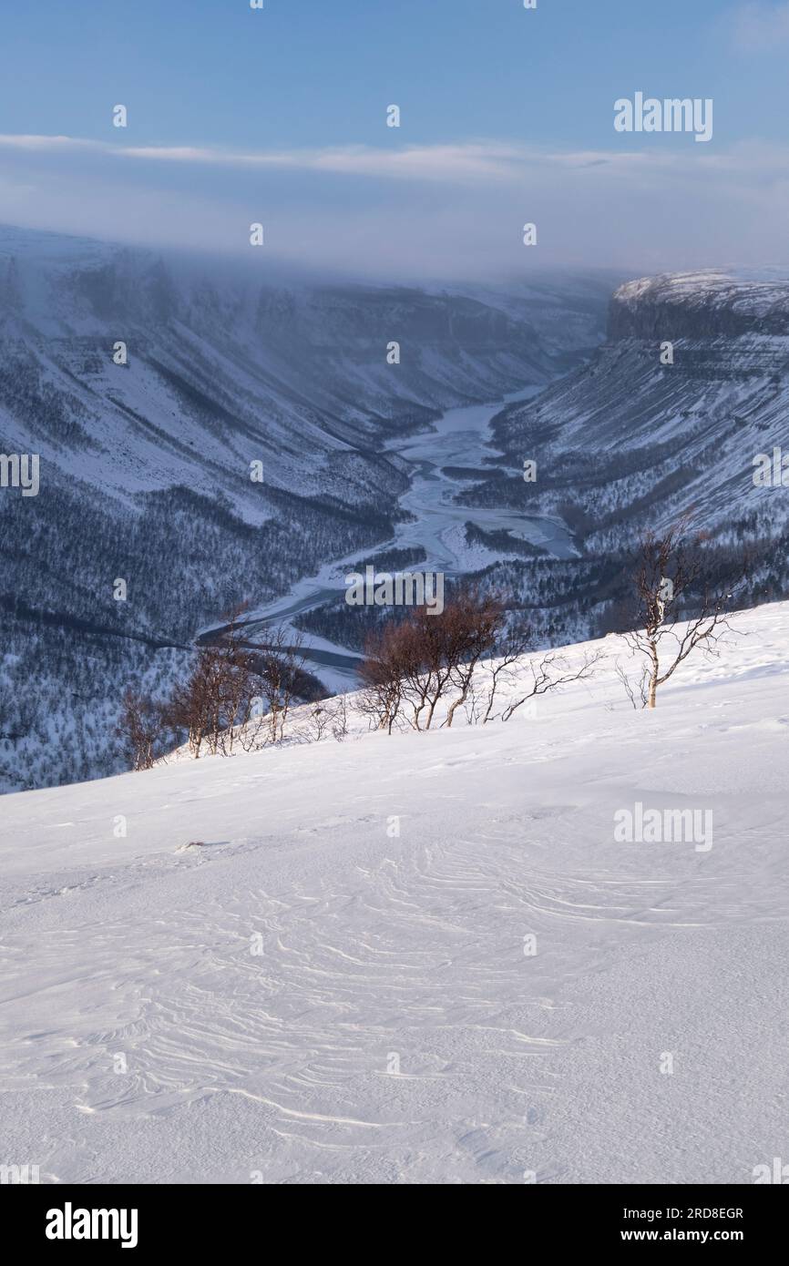 Alta Canyon et la rivière Alta à partir du plateau du Finnmark en hiver, plateau du Finnmark, près d'Alta, Arctic Cirle, Norvège, Scandinavie, Europe Banque D'Images