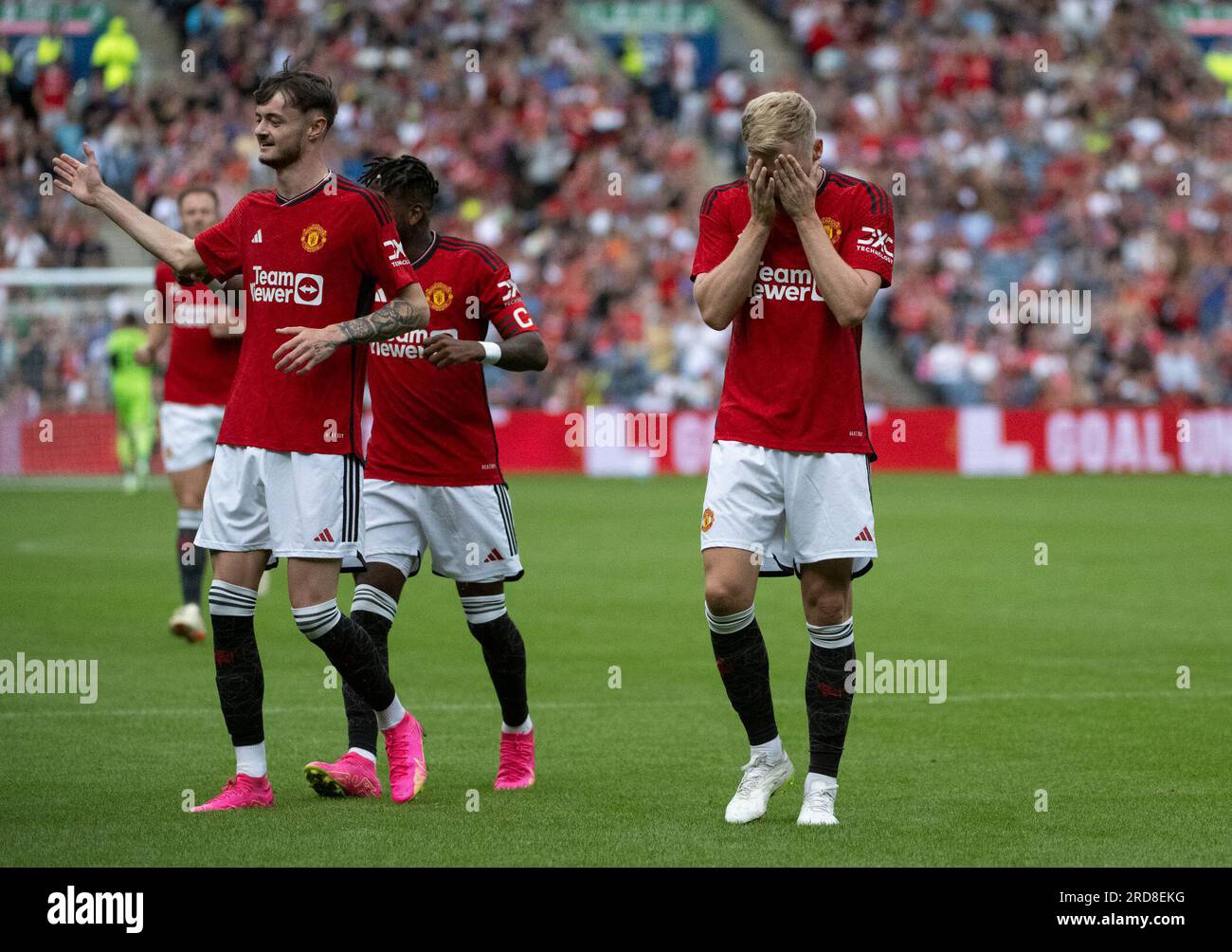 Edimbourg, Royaume-Uni. 19 juillet 2023. Amical de pré-saison - Manchester United FC - Olympique Lyonnais 18/7/2023. Le milieu de terrain de Manchester United, Donny van de Beek, célèbre après avoir mis Man Utd 1-0 en tête à la 49e minute du match alors que Manchester United affronte l'Olympique Lyonnais dans un match amical de pré-saison au Murrayfield Stadium, Édimbourg, Écosse, Royaume-Uni crédit : Ian Jacobs/Alamy Live News Banque D'Images