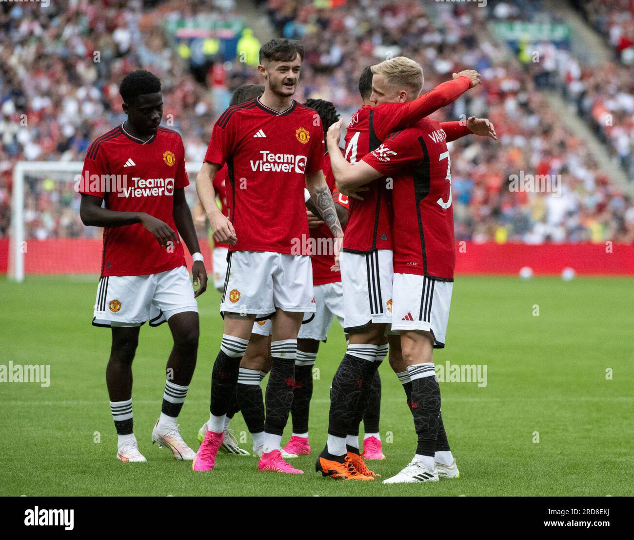 Edimbourg, Royaume-Uni. 19 juillet 2023. Amical de pré-saison - Manchester United FC - Olympique Lyonnais 18/7/2023. Le milieu de terrain de Manchester United, Donny van de Beek, célèbre après avoir mis Man Utd 1-0 en tête à la 49e minute du match alors que Manchester United affronte l'Olympique Lyonnais dans un match amical de pré-saison au Murrayfield Stadium, Édimbourg, Écosse, Royaume-Uni crédit : Ian Jacobs/Alamy Live News Banque D'Images