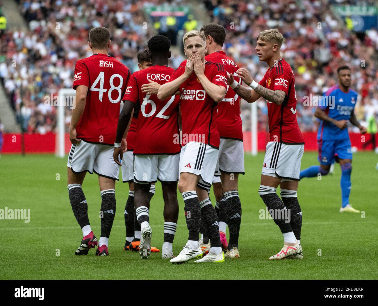 Edimbourg, Royaume-Uni. 19 juillet 2023. Amical de pré-saison - Manchester United FC - Olympique Lyonnais 18/7/2023. Le milieu de terrain de Manchester United, Donny van de Beek, célèbre après avoir mis Man Utd 1-0 en tête à la 49e minute du match alors que Manchester United affronte l'Olympique Lyonnais dans un match amical de pré-saison au Murrayfield Stadium, Édimbourg, Écosse, Royaume-Uni crédit : Ian Jacobs/Alamy Live News Banque D'Images