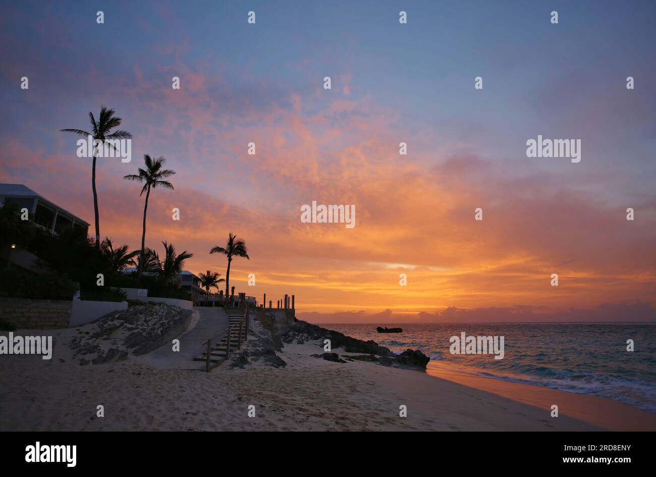 Lever de soleil sur Pink Beach West des Bermudes, Bermudes, Atlantique, Amérique du Nord Banque D'Images