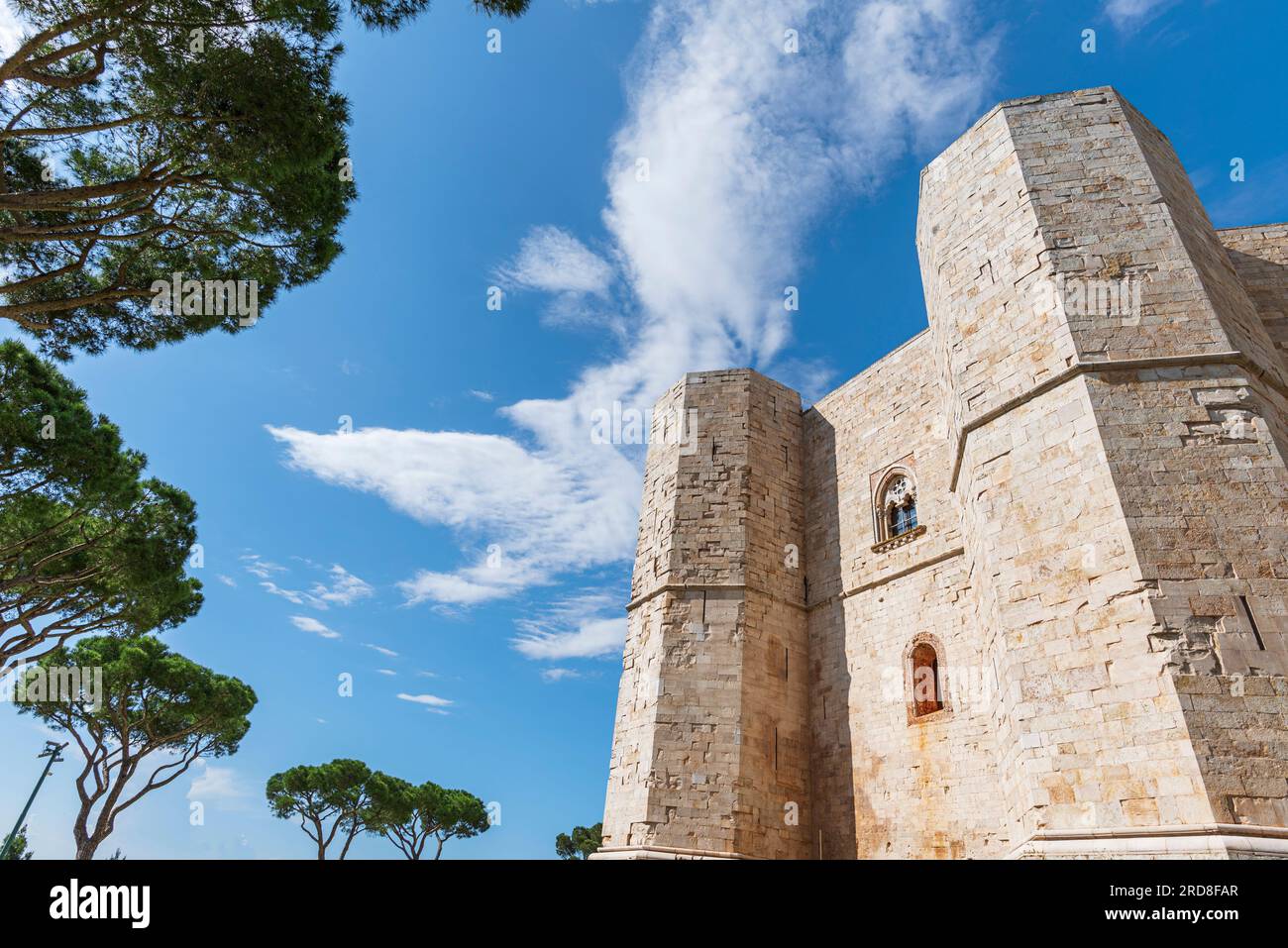 Détail de la façade latérale du château octogonal de Castel del Monte, site du patrimoine mondial de l'UNESCO, Pouilles, Italie, Europe Banque D'Images