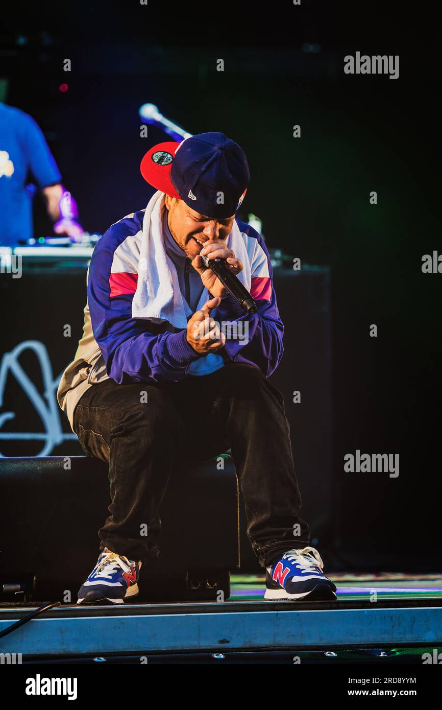 Pirineos sur se inunda de rap con Rapsusklei y Los Chicos del Maiz. Banque D'Images