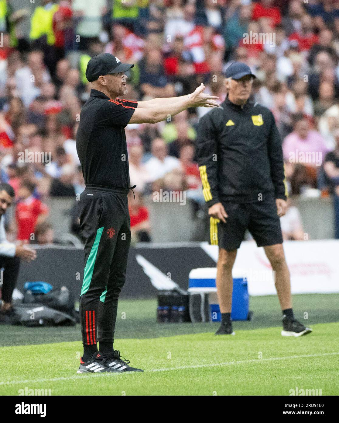 Edimbourg, Royaume-Uni. 19 juillet 2023. Amical de pré-saison - Manchester United FC - Olympique Lyonnais 19/7/2023. L'entraîneur de Manchester United, Erik Ten Hag, et l'entraîneur de l'Olympique Lyon, Laurent blanc, pendant le match alors que Manchester United affrontent l'Olympique Lyonnais lors d'une rencontre amicale de pré-saison au Murrayfield Stadium, Édimbourg, Écosse, Royaume-Uni crédit : Ian Jacobs/Alamy Live News Banque D'Images