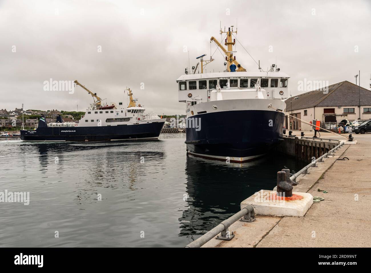 Kirkwall, Orkney Island, Écosse, Royaume-Uni. 4 juin 2023. Inter Island ferry, Earl Thorfinn port Kirkwall entrant et amarré au terminal est le Earl Banque D'Images