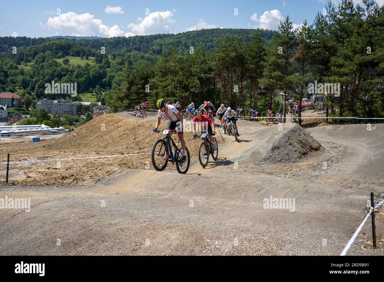 Martins Blums (7), Simon Andreassen (25), Luca Schwarzbauer (4) en tête des Championnats d'Europe UEC MTB Elite 2023 - Jeux européens - Cracovie Banque D'Images