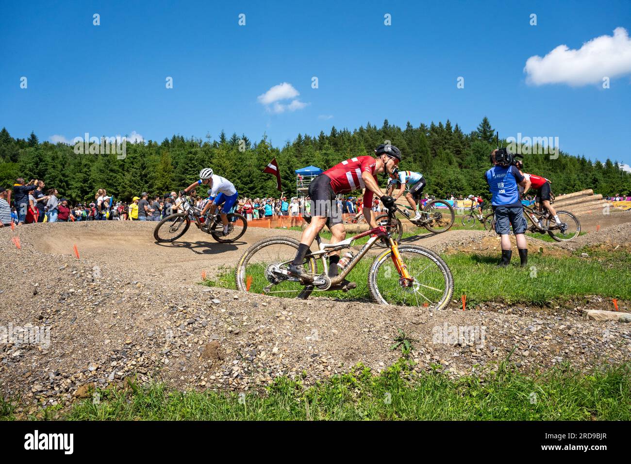 Sebastian fini Carstensen (DEN) et Luca Braidot (ITA) - Championnats d'Europe UEC VTT Elite 2023 - Jeux européens - Cracovie, Kraków/Krynica-Zdrój Banque D'Images