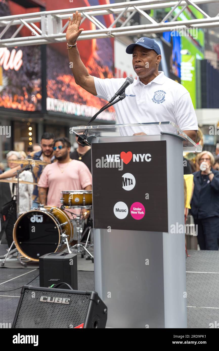 Times Square, New York, NY 19 juillet 2023, Eric Adams à la conférence de presse pour le maire Adams, MTA, et WELOVENYC lancent First-Ever Music Under New York Riders' Choice Award, Times Square, New York, NY 19 juillet 2023. Crédit : Brazil photo Press/Alamy Live News Banque D'Images