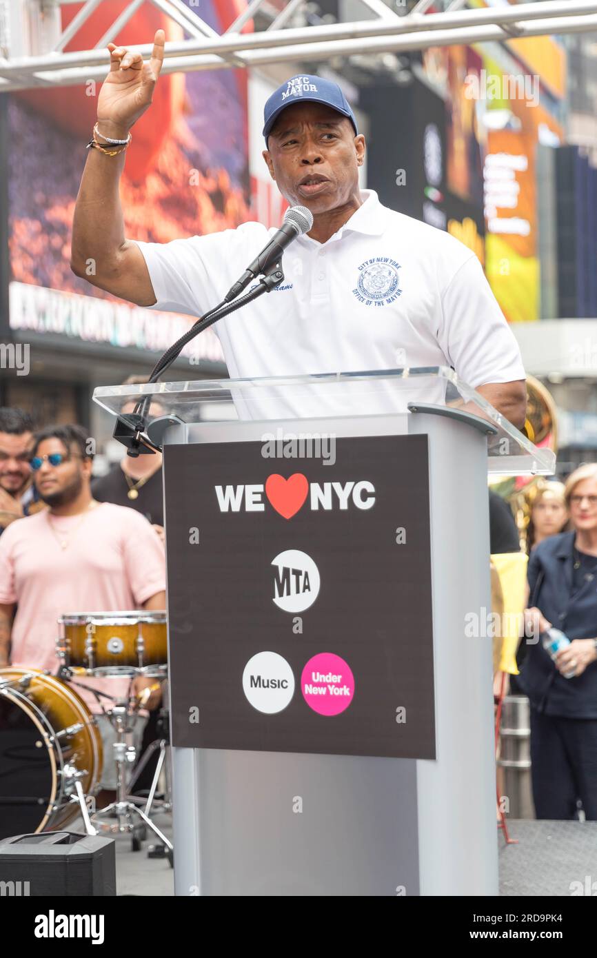 Times Square, New York, NY 19 juillet 2023, Eric Adams à la conférence de presse pour le maire Adams, MTA, et WELOVENYC lancent First-Ever Music Under New York Riders' Choice Award, Times Square, New York, NY 19 juillet 2023. Crédit : Brazil photo Press/Alamy Live News Banque D'Images