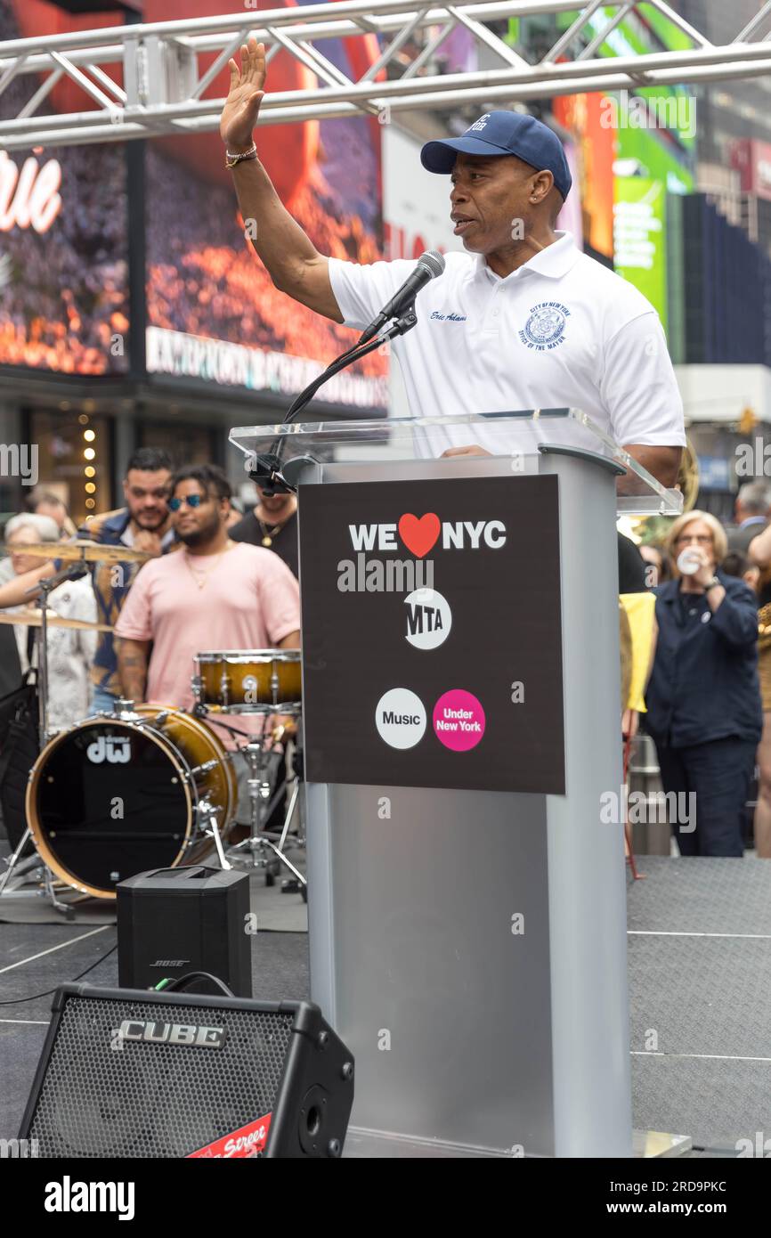 Times Square, New York, NY 19 juillet 2023, Eric Adams à la conférence de presse pour le maire Adams, MTA, et WELOVENYC lancent First-Ever Music Under New York Riders' Choice Award, Times Square, New York, NY 19 juillet 2023. Crédit : Brazil photo Press/Alamy Live News Banque D'Images