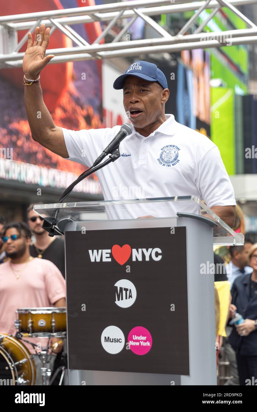 Times Square, New York, NY 19 juillet 2023, Eric Adams à la conférence de presse pour le maire Adams, MTA, et WELOVENYC lancent First-Ever Music Under New York Riders' Choice Award, Times Square, New York, NY 19 juillet 2023. Crédit : Brazil photo Press/Alamy Live News Banque D'Images
