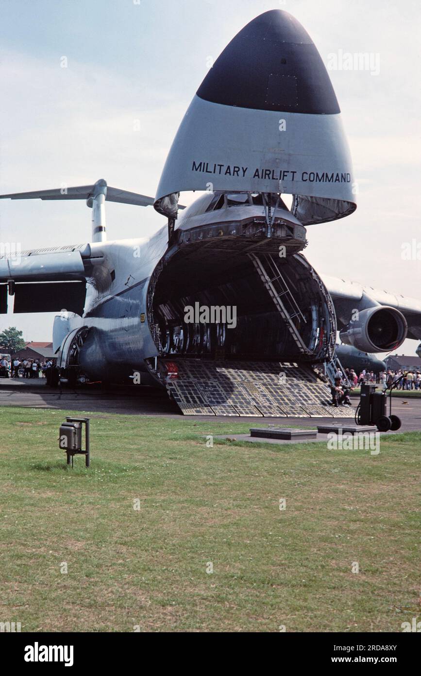 Un avion de transport Lockheed C-5a Galaxy de l'United States Air Force, lors d'un spectacle aérien à la RAF Mildenhall au Royaume-Uni le 26 mai 1985. Numéro de série 68-0225. Banque D'Images