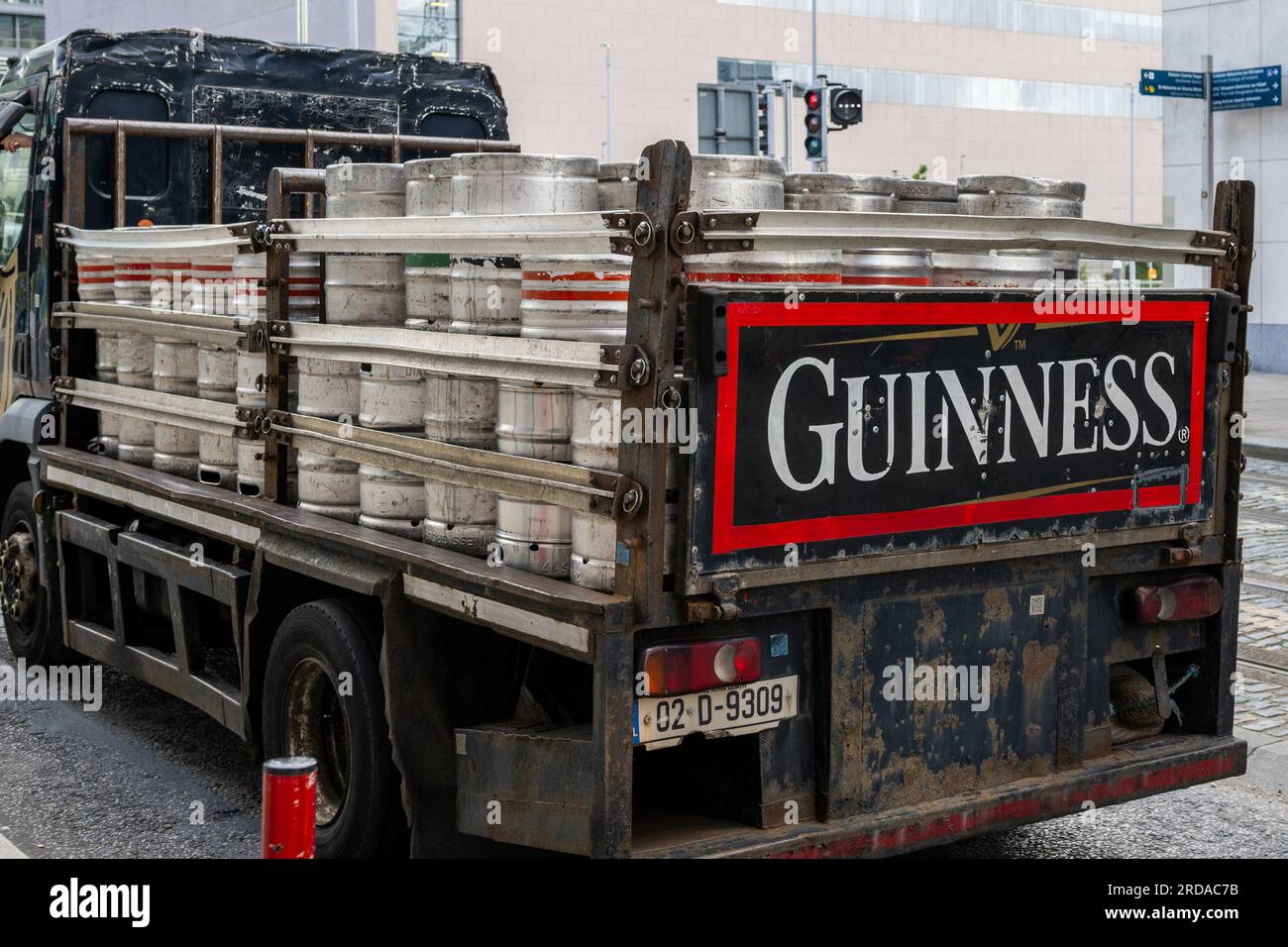 Dublin, Irlande. 19 juillet 2023. Diageo va augmenter le prix d'une pinte de Guinness de 4 cents. Le déménagement intervient moins d’un an après une hausse des prix de 12 cent par pinte le 1 février. La hausse s'appliquera également aux autres produits de Diageo, notamment Carlsberg, Smithwicks, Harp, Rockshore et Hop House 13 Credit : AG News/Alamy Live News Banque D'Images