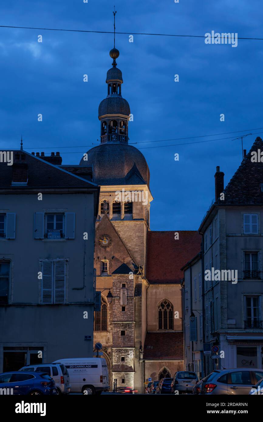 Crépuscule Basilique notre-Dame de Gray Vesoul haute-Saône Bourgogne-Franche-Comté France Banque D'Images
