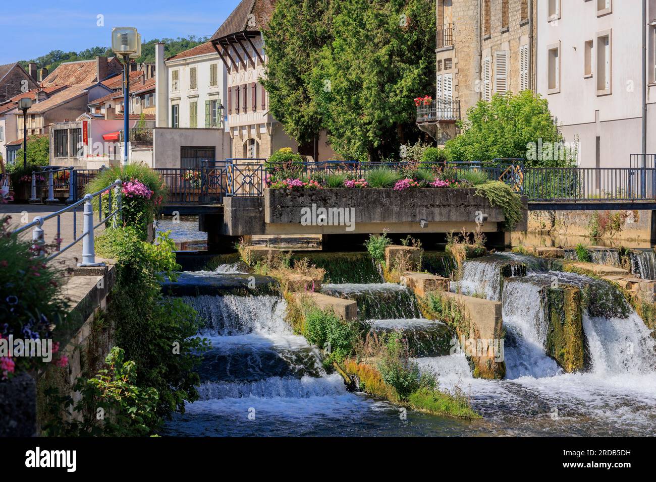 Maisons en bord de rivière Marne Joinville Saint-Dizier haute-Marne Grande est France Banque D'Images