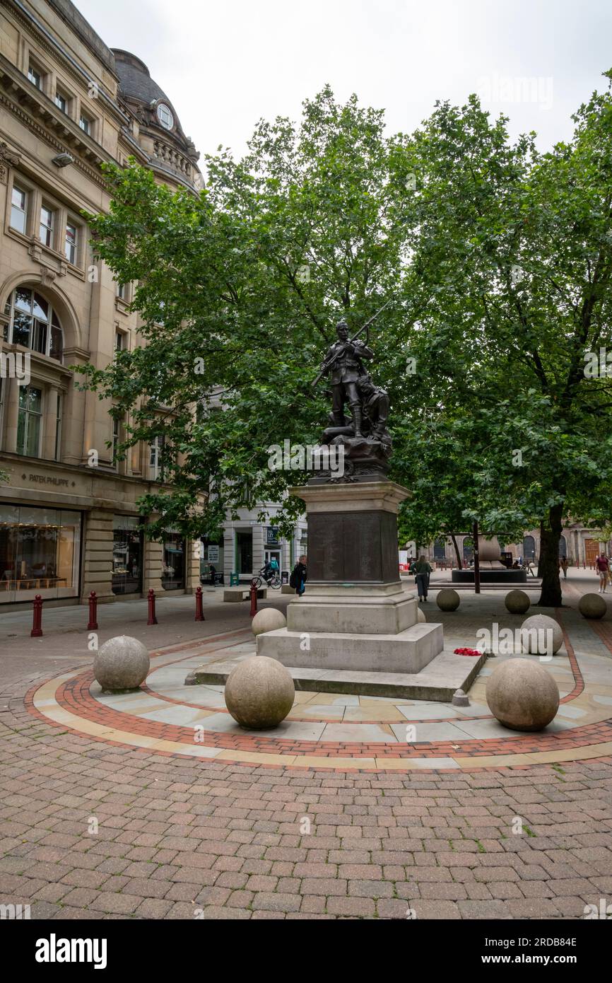 Mémorial de la guerre des Boers/Afrique du Sud. Sculpture en bronze située à St Anns Square dans la ville de Manchester, Angleterre. Banque D'Images