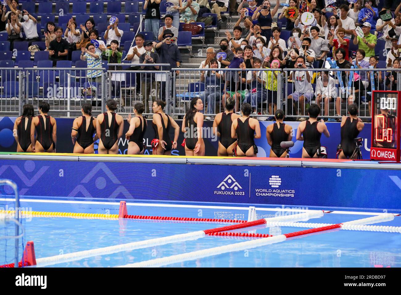 Fukuoka, Japon. 20 juillet 2023. FUKUOKA, JAPON - 20 JUILLET : le Japon remercie ses fans lors du match féminin des Championnats du monde de natation 2023 entre le Canada et le Japon le 20 juillet 2023 à Fukuoka, Japon (photo d'Albert Ten Hove/Orange Pictures) crédit : Orange pics BV/Alamy Live News Banque D'Images