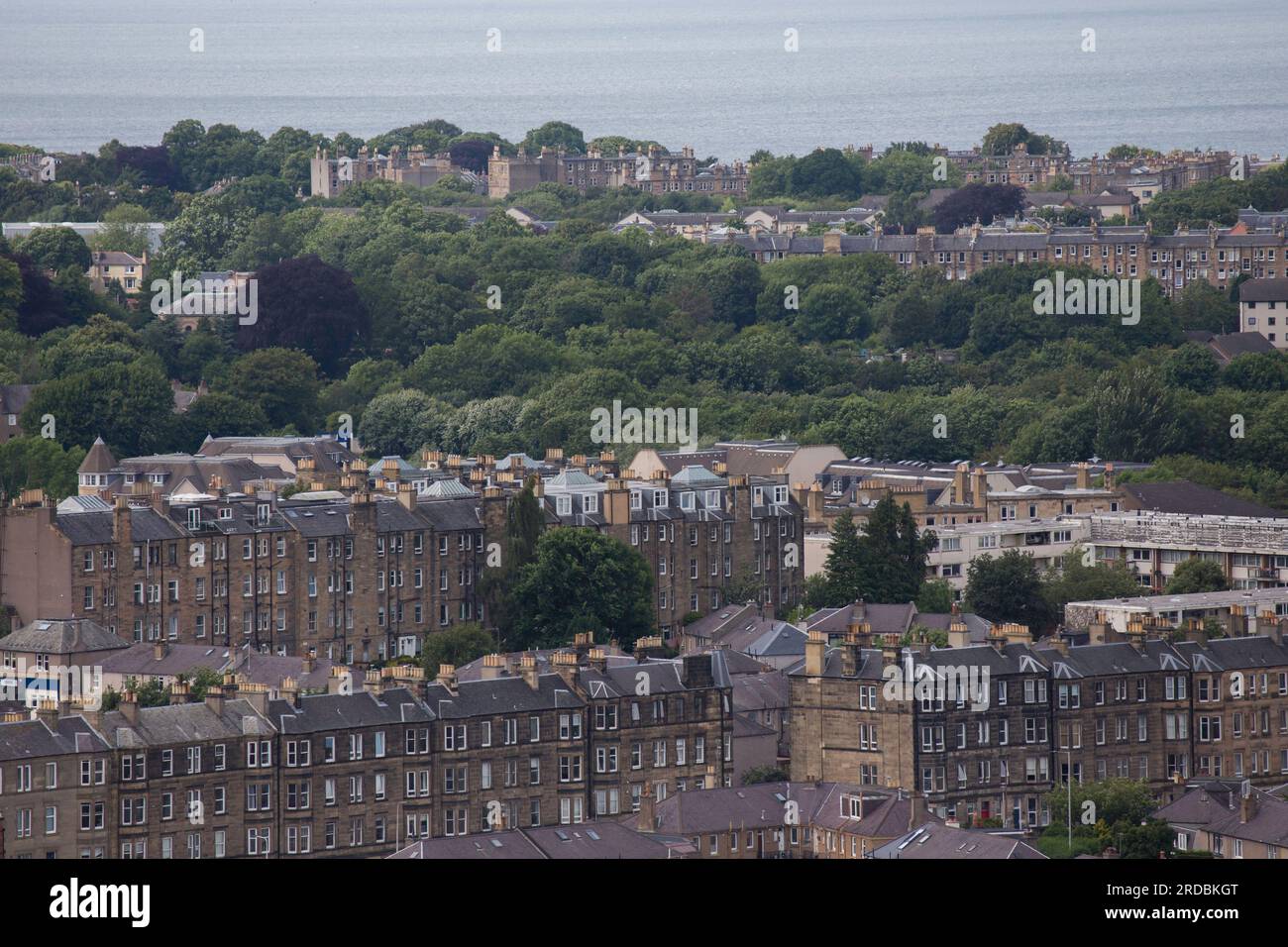 Edinburgh City Roof Tops regardant vers le nord de l'Écosse Banque D'Images