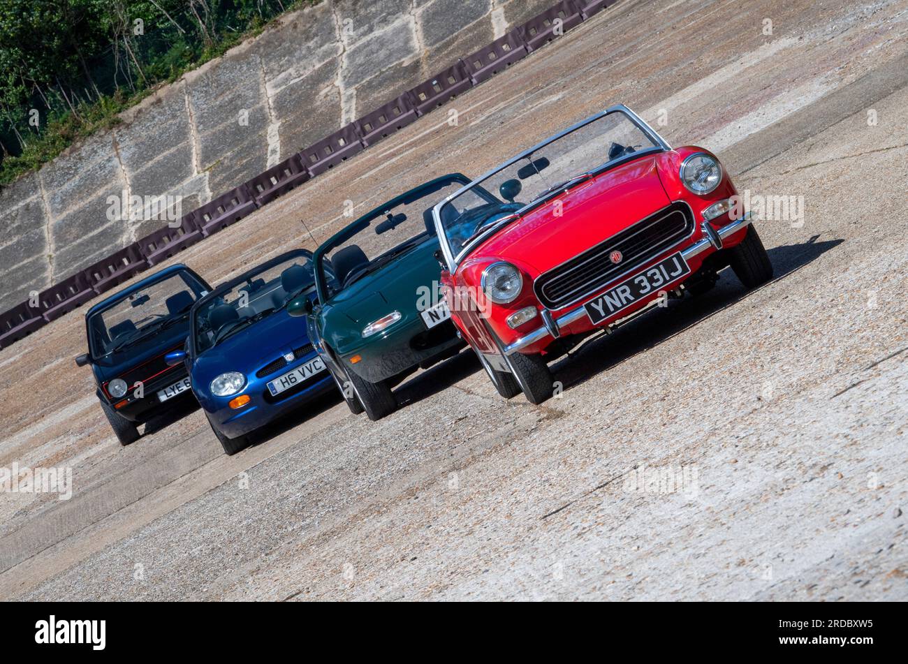Grandes voitures de sport de différentes générations - Mk1 ma Mazda MX5, MG Midget, MG-F et Mk1 VW Golf GTI Banque D'Images