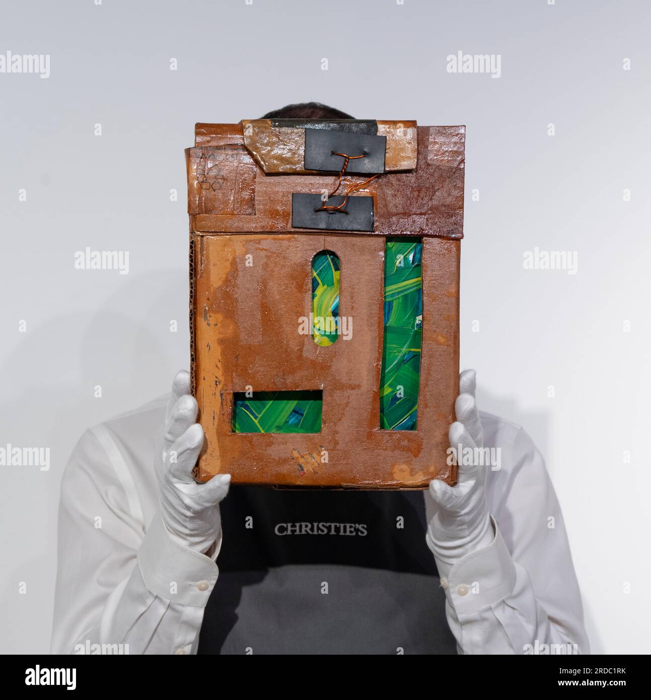 Christie's, Londres, Royaume-Uni. 20 juillet 2023. La plus grande exposition d'art arabe à avoir lieu à Londres, l'art moderne et contemporain du monde arabe se déroule du 20 juillet au 23 août. Image : Hassan Sharif, émirati 1951-2016), Dollar de sable n ° 7 (Art émirati réinventé : Hassan Sharif et les voix contemporaines). Crédit : Malcolm Park/Alamy Live News Banque D'Images