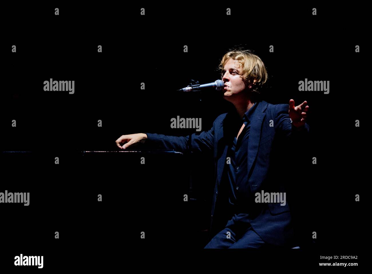 Gardone Riviera, Italie. 19 juillet 2023. Tom Odell concert live à Anfiteatro del Vittoriale à Gardone Riviera Italie juillet 19 2023 (photo Andrea Ripamonti/NurPhoto) crédit : NurPhoto SRL/Alamy Live News Banque D'Images