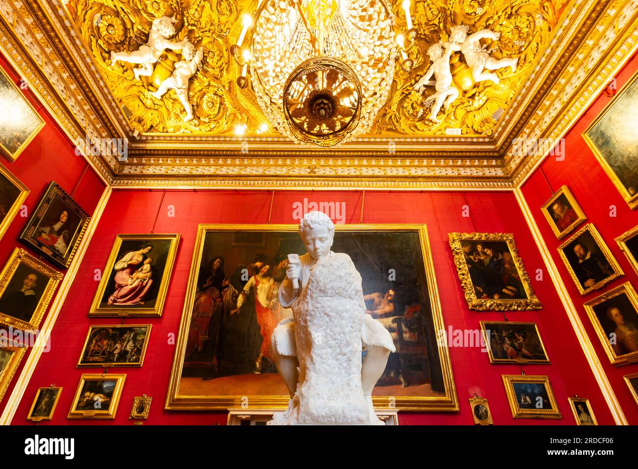 Florence, Italie - 29 juin 2023 : Palazzo Pitti - Pitti Palace destination voyage - intérieur du musée. Hall antique, collection Renaissance Banque D'Images