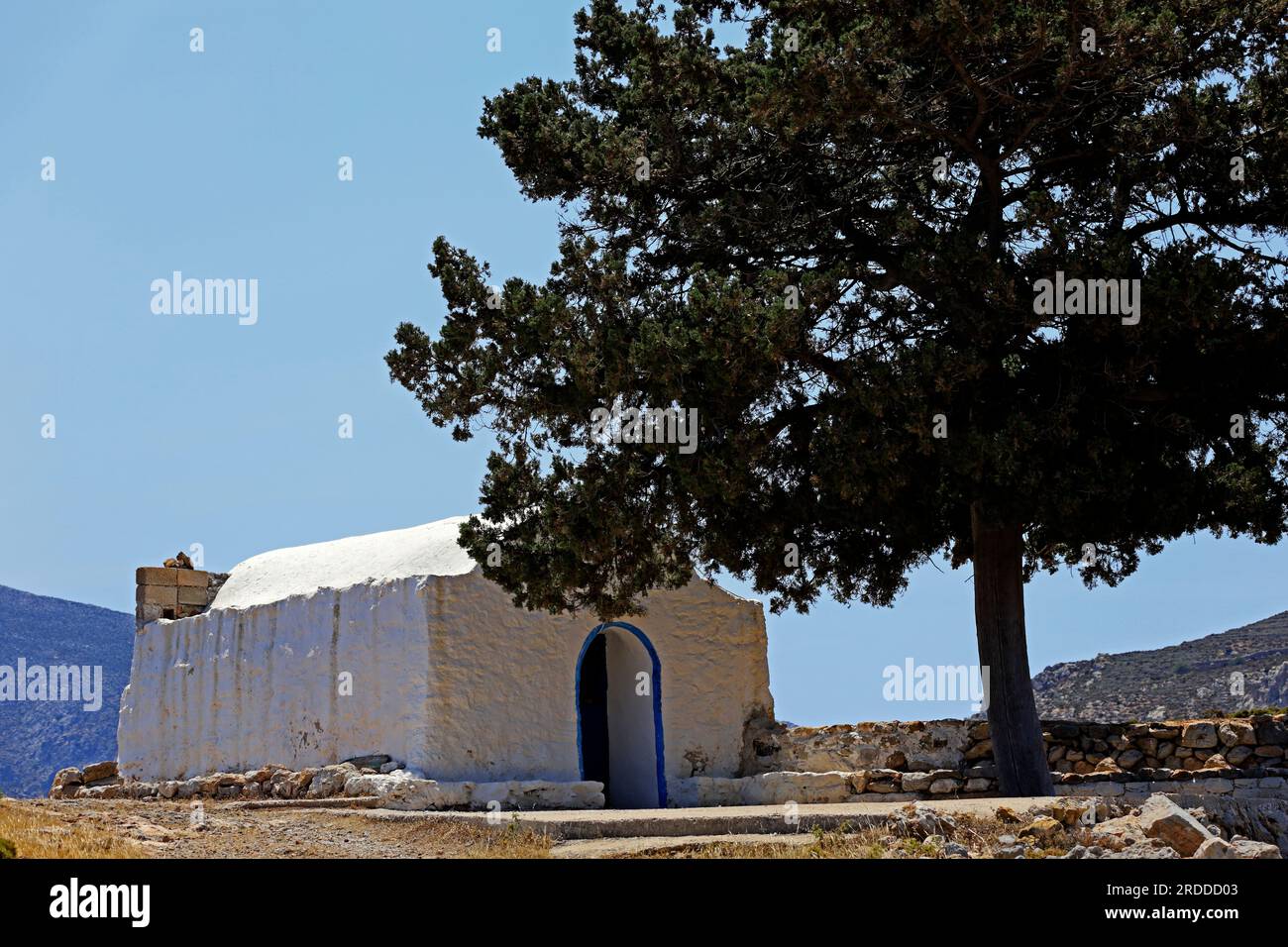 Église Agios Ioannis, île de Tilos, groupe d'îles grecques du Dodécanèse. Juillet 2023 Banque D'Images