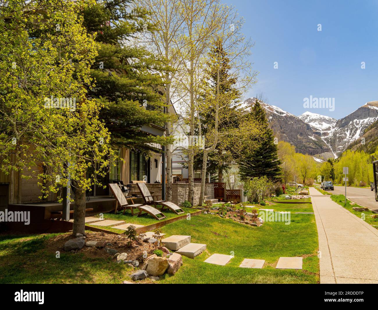 Vue ensoleillée de l'immeuble de résidence moderne Telluride au Colorado Banque D'Images