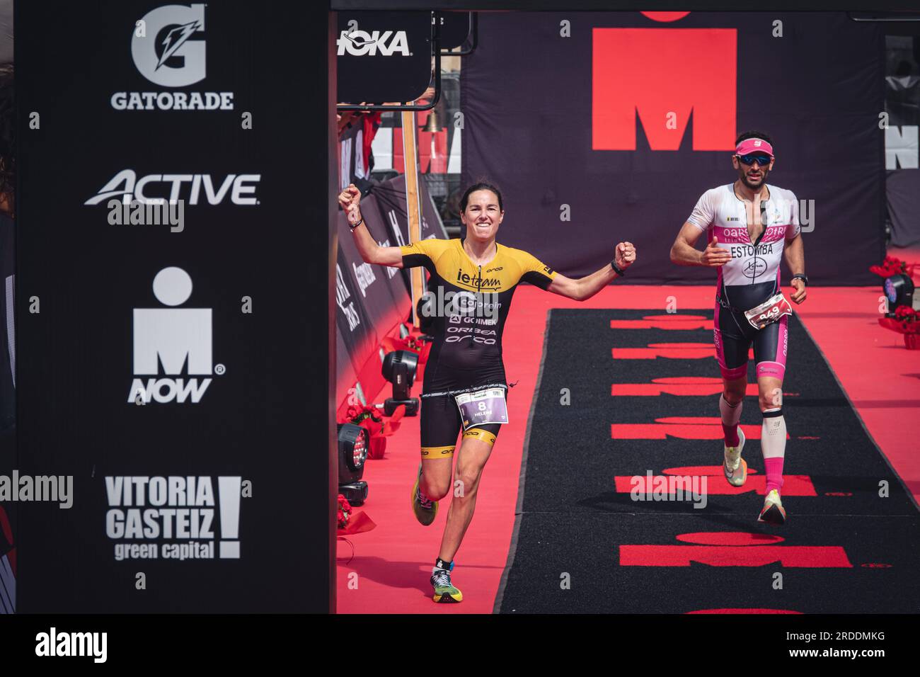 Hélène Alberdi en course dans l'Ironman de Vitoria-Gasteiz 2023. Banque D'Images