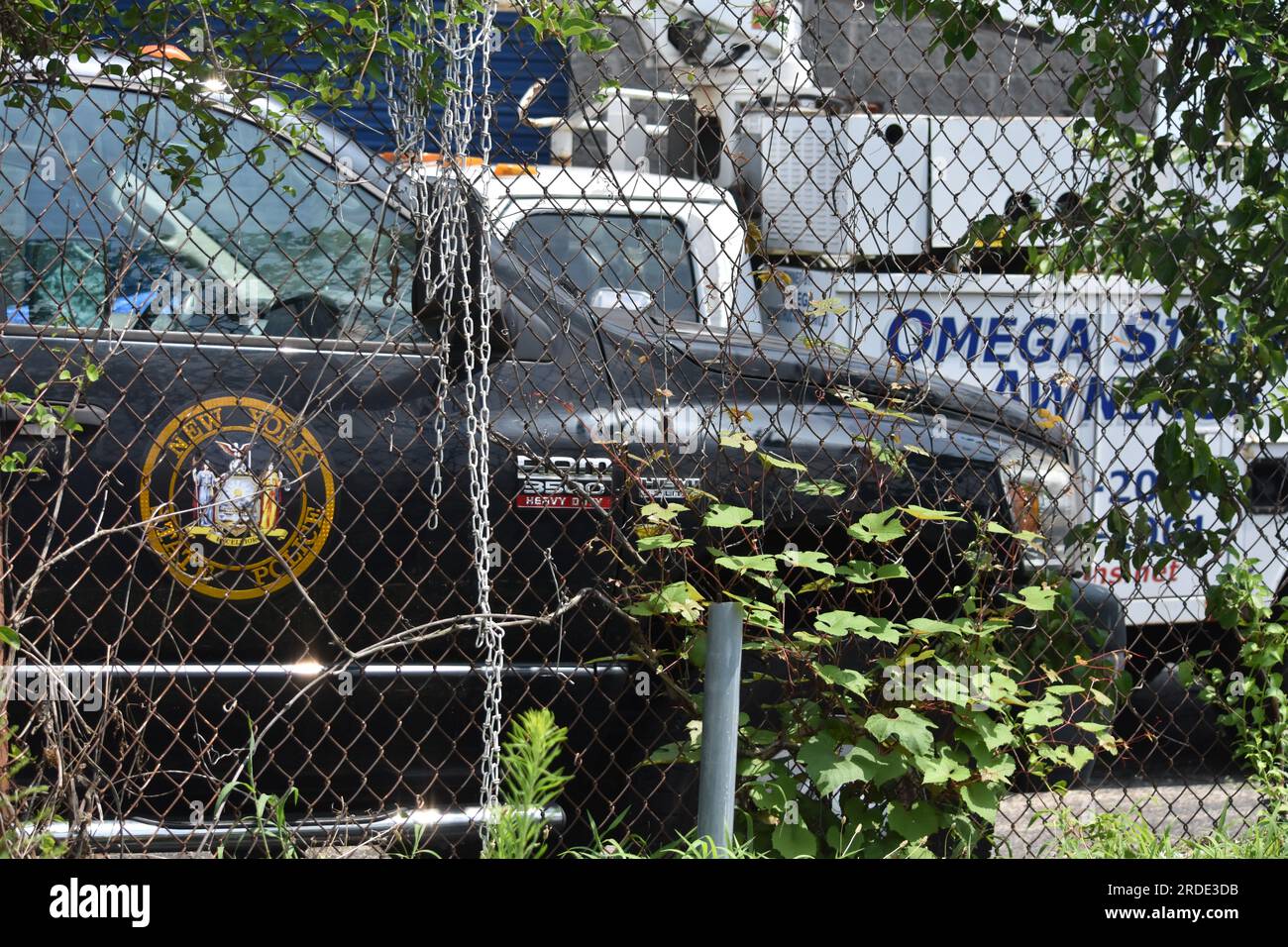 Les autorités fouillent l'unité de stockage d'Omega Self Storage à Amityville, New York. Les enquêteurs du laboratoire du crime et de la police de l'État de New York jeudi, recueillent des preuves de l'unité de stockage du présumé tueur en série Rex Heuermann de long Island à Gilgo Beach. Les enquêteurs sur les lieux de crime font sortir des preuves de la maison et du centre de stockage New-yorkais de Rex Heuermann à long Island, New York, le 20 juillet 2023. Rex Heuermann a été arrêté comme suspect dans les meurtres en série de Gilgo Beach. La présence massive de la police sur la First Avenue et Michigan Avenue est restée pour le sixième jour, jeudi. Polic Banque D'Images