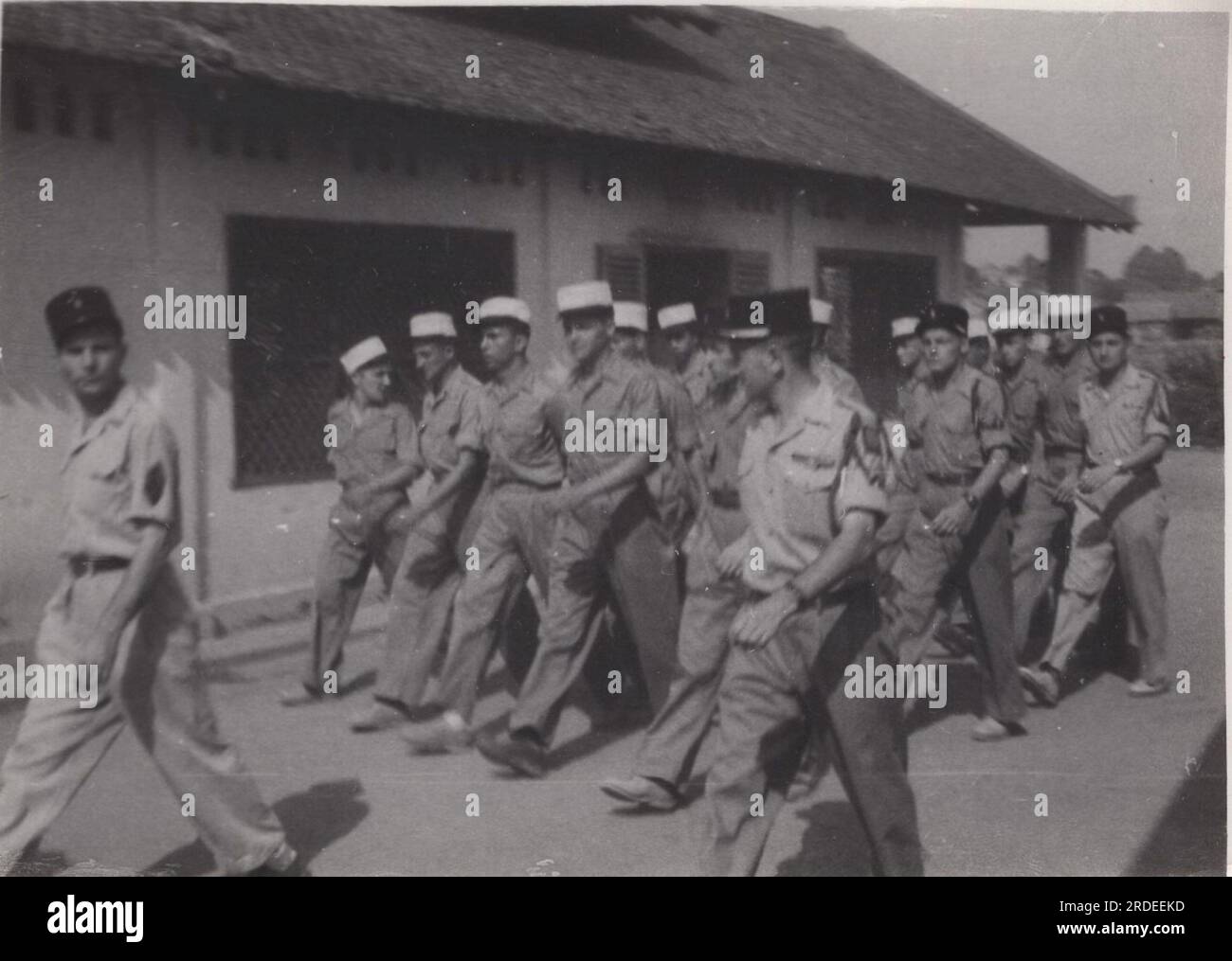 Légion étrangère française vintage (français : Légion étrangère) photo sur les soldats en uniforme typique dans quelque part dans les années 1950 ou 1960 Banque D'Images