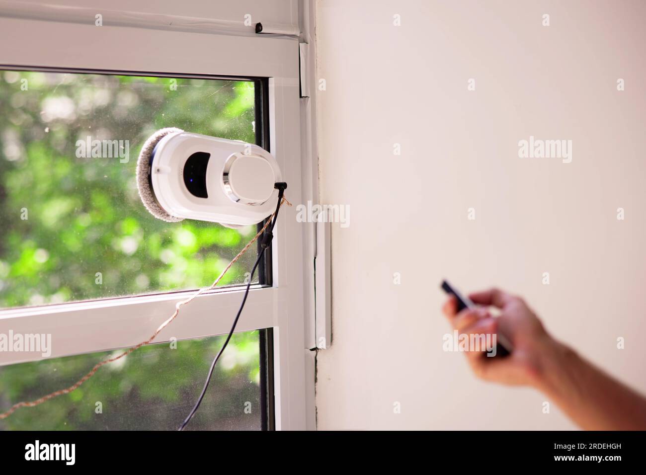 Robot nettoyeur automatique de vitres. Équipement de lavage domestique Banque D'Images