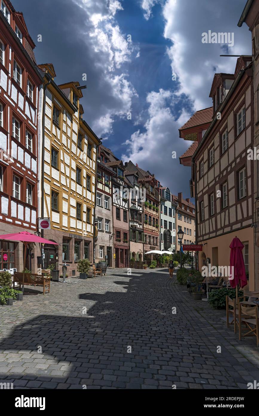 Ruelle historique de la vieille ville avec maisons médiévales à colombages, Weissgerbergasse, Nuremberg, moyenne Franconie, Bavière, Allemagne Banque D'Images