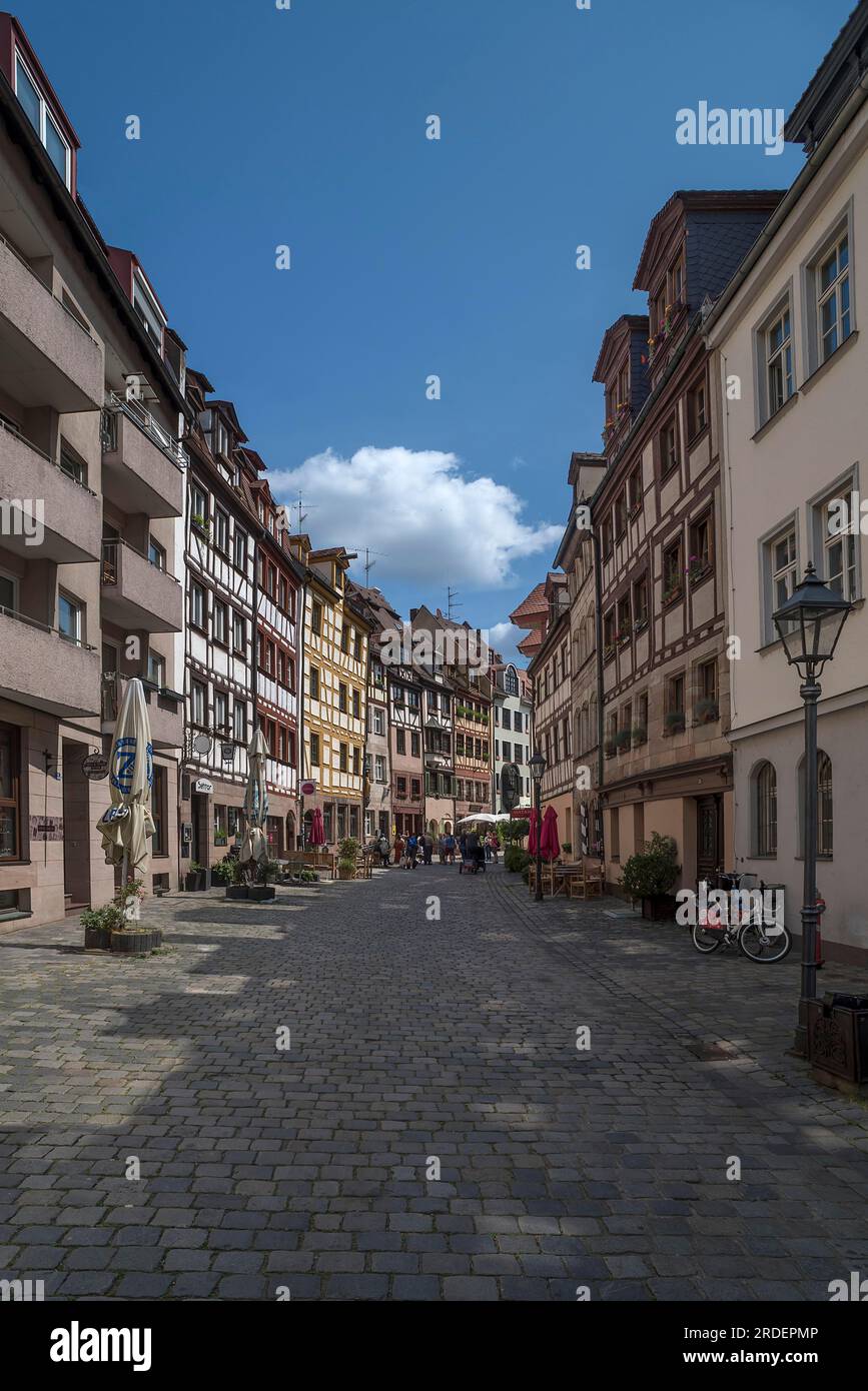 Ruelle historique de la vieille ville avec maisons médiévales à colombages, Weissgerbergasse, Nuremberg, moyenne Franconie, Bavière, Allemagne Banque D'Images