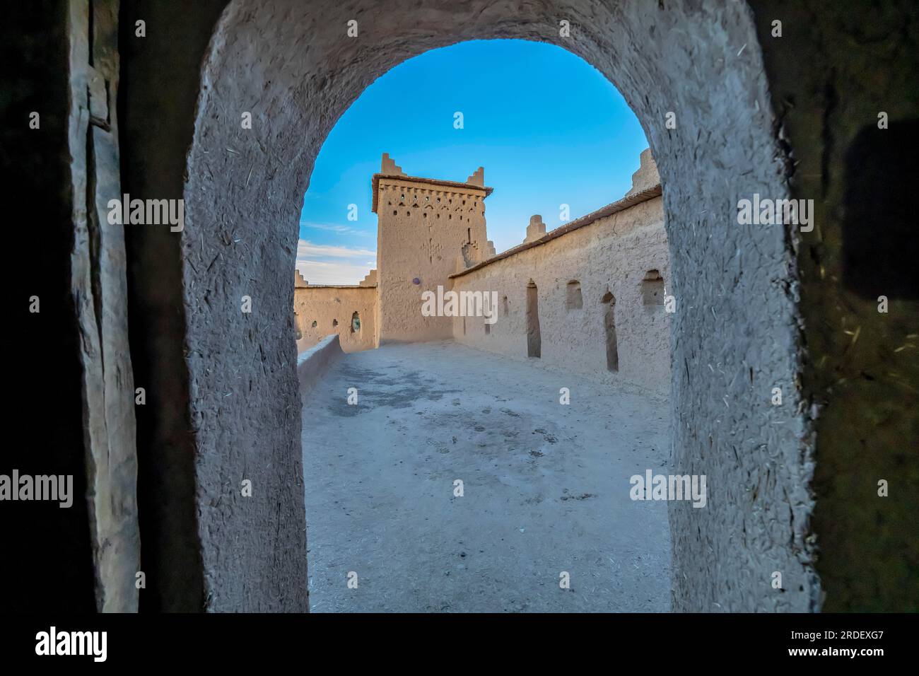 Kasbah Amridil est une résidence fortifiée historique ou kasbah dans l'oasis de Skoura, au Maroc. Il est considéré parmi les kasbahs les plus impressionnants de Banque D'Images