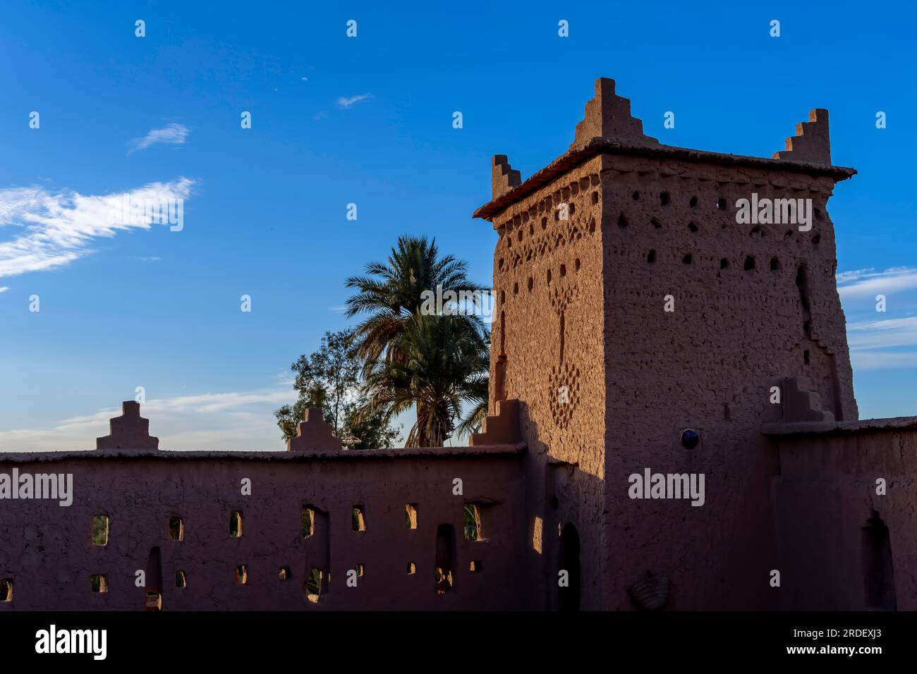 Kasbah Amridil est une résidence fortifiée historique ou kasbah dans l'oasis de Skoura, au Maroc. Il est considéré parmi les kasbahs les plus impressionnants de Banque D'Images