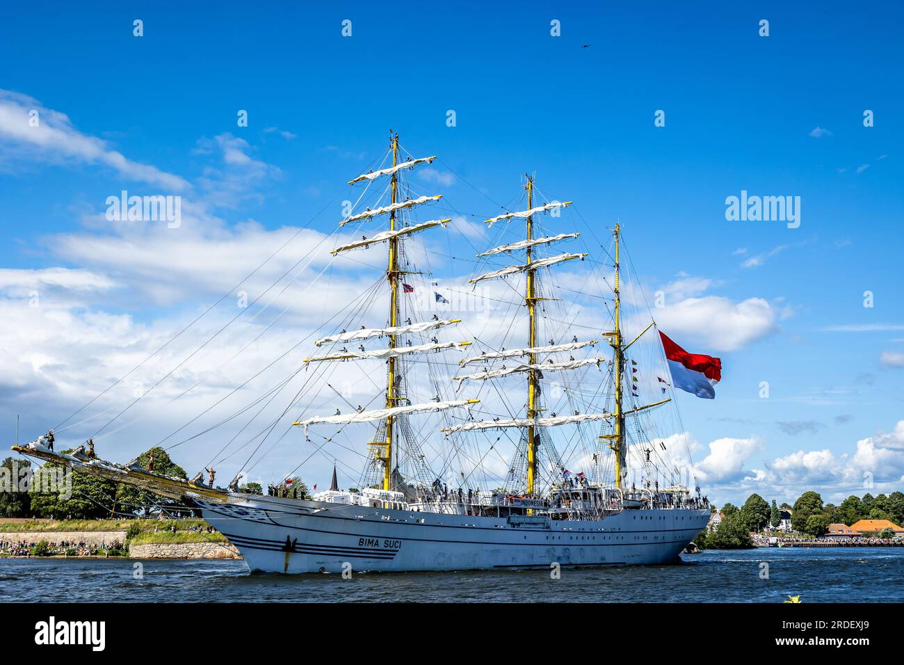 Fredrikstad, Norvège. 18 juillet 2023. La superbe flotte de Tall Ships est arrivée à Fredrikstad en Norvège. Ici Bima Suci est vu dans les eaux. (Crédit photo : Gonzales photo/Ketil Martinsen). Banque D'Images