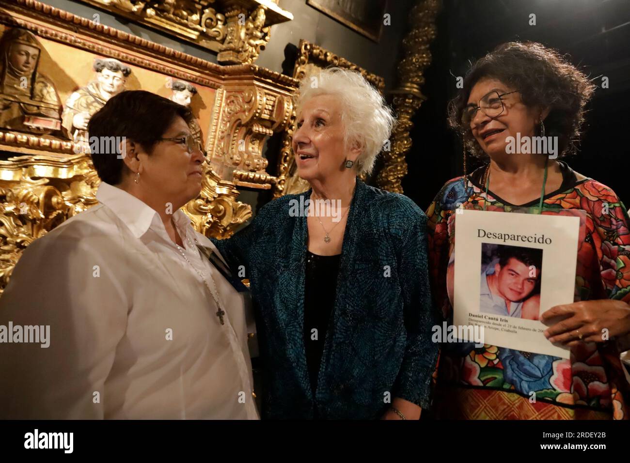 Non exclusif : 20 juillet 2023, Mexico, Mexique : Estela de Carlotto, fondatrice et présidente des 'Grandmothers of May Plaza' avec les mères du di Banque D'Images