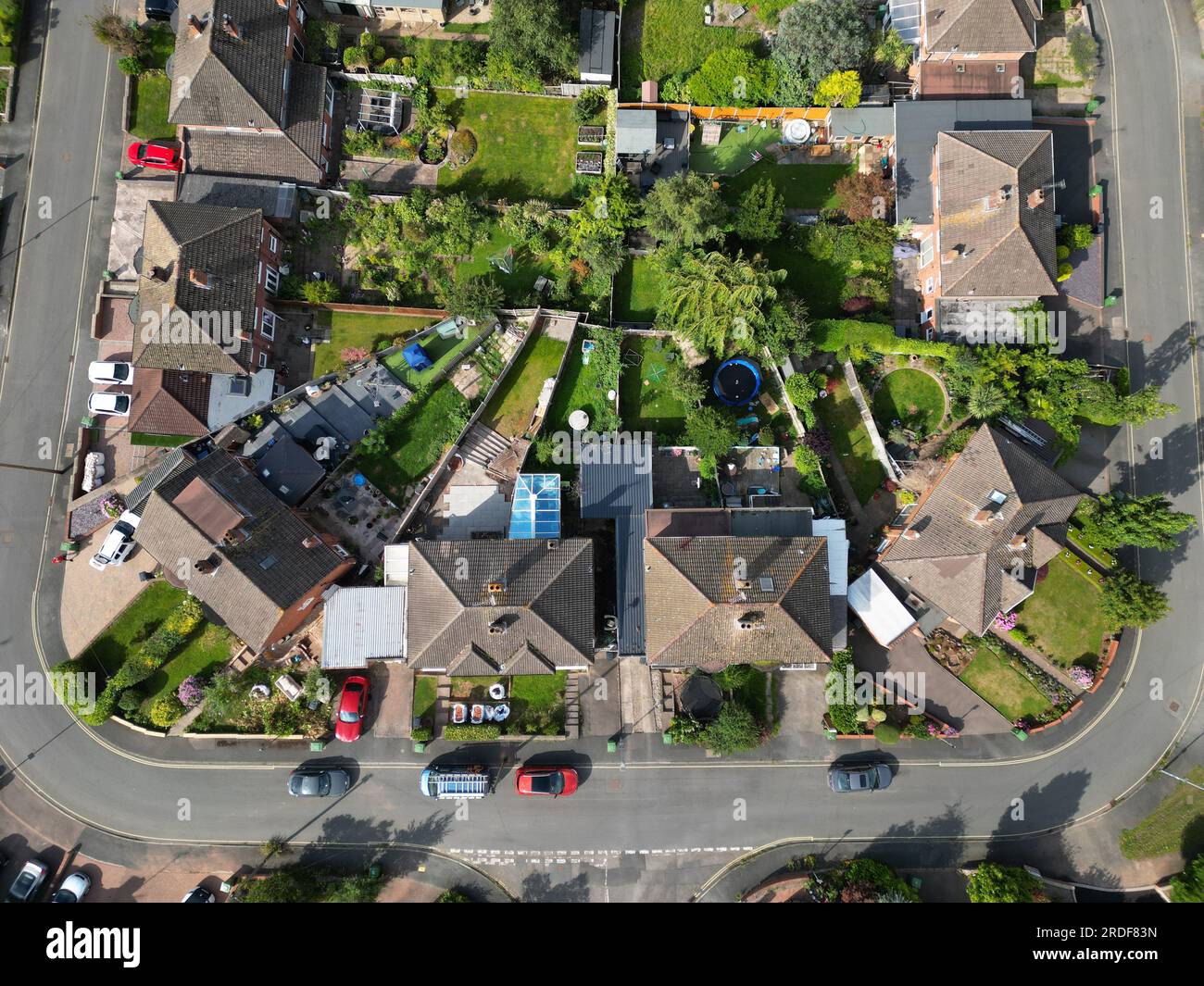 Vue aérienne des maisons de banlieue et des jardins dans la ville urbaine de Hereford Royaume-Uni prise en juillet 2023 Banque D'Images